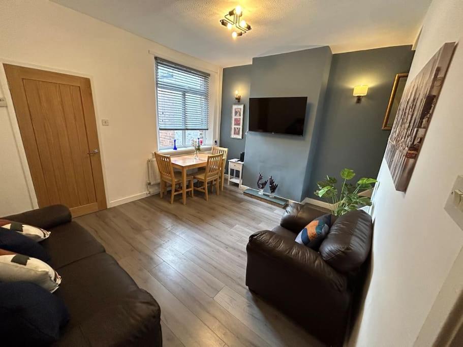 Spacious Homely 3 Bed Property Newcastle-under-Lyme Eksteriør billede
