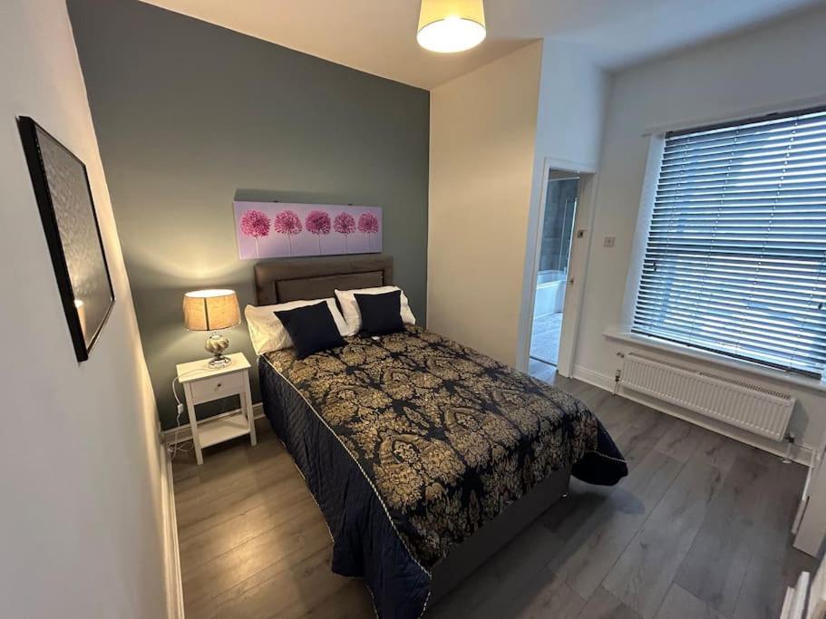 Spacious Homely 3 Bed Property Newcastle-under-Lyme Eksteriør billede