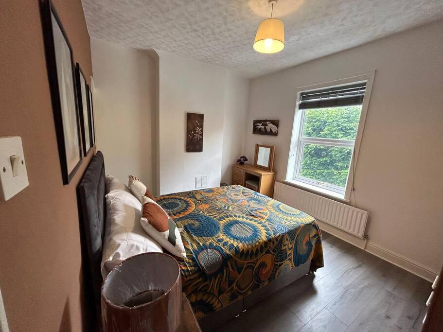 Spacious Homely 3 Bed Property Newcastle-under-Lyme Eksteriør billede