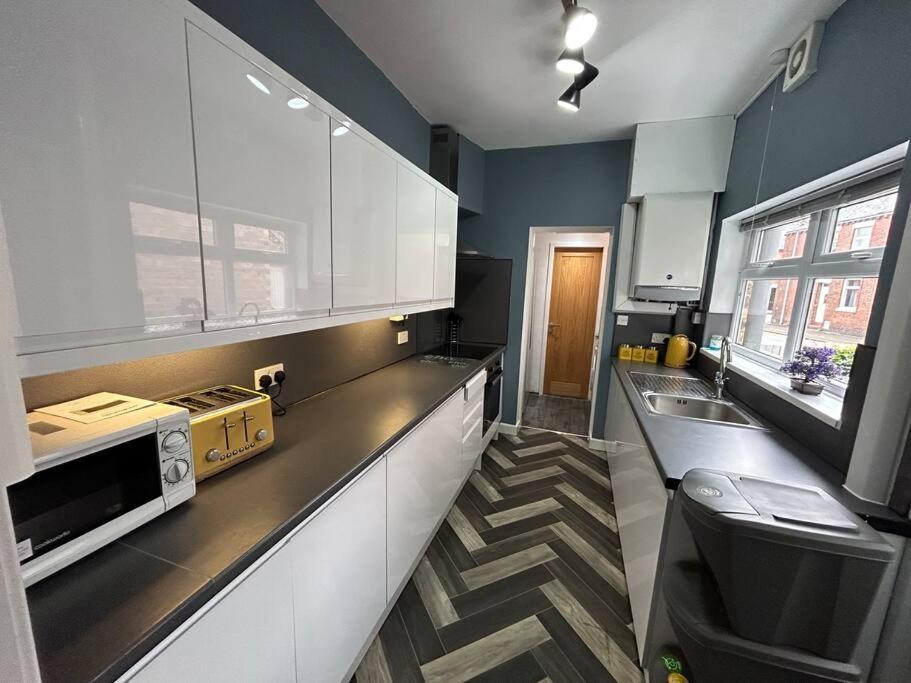 Spacious Homely 3 Bed Property Newcastle-under-Lyme Eksteriør billede