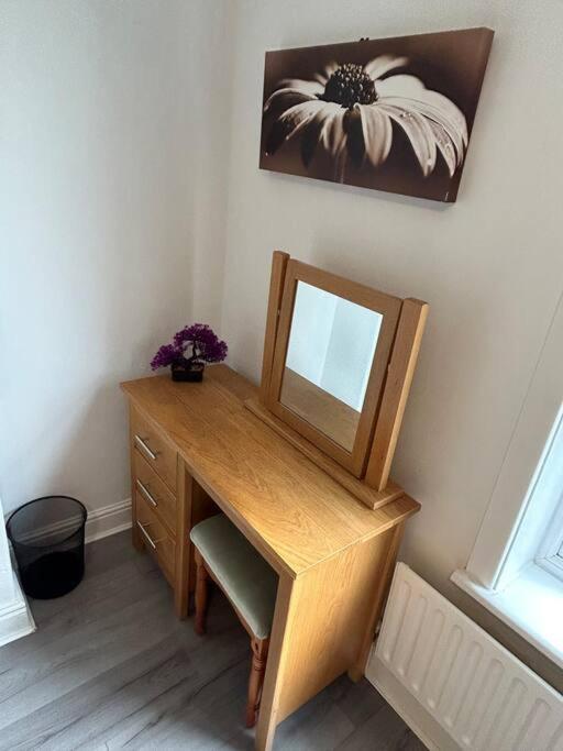 Spacious Homely 3 Bed Property Newcastle-under-Lyme Eksteriør billede